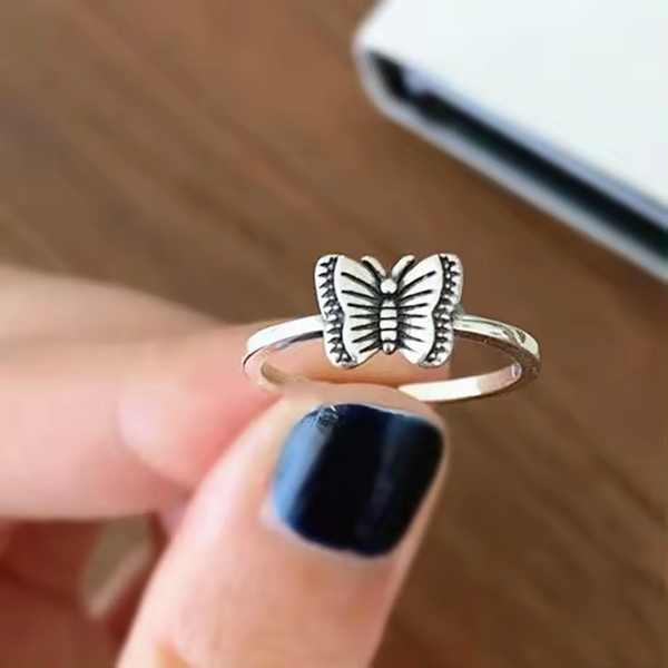 Schlanker Ring mit süßem Schmetterling, Sterling Silber 925, geschwärzt