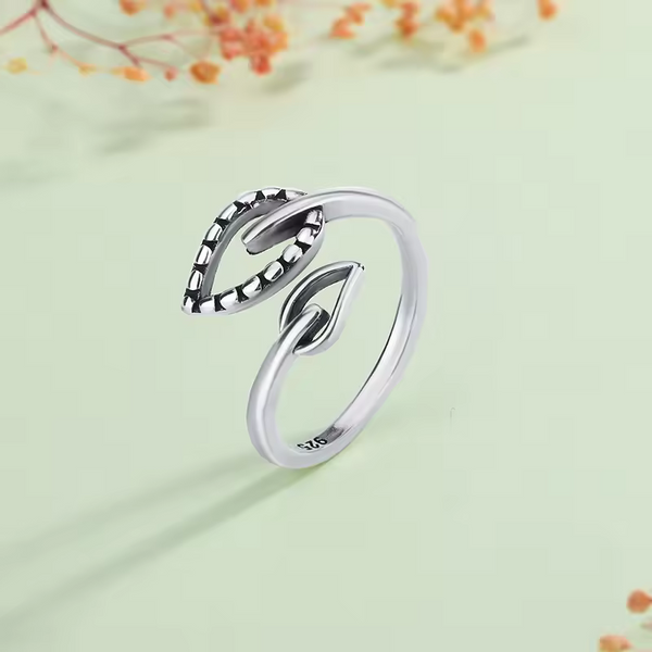 Ring mit zwei Blättern 925er Sterling-Silber, geschwärzt und größenverstellbar