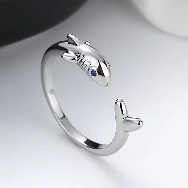 Damenring mit Delphin-Motiv, Sterling-Silber 925, größenverstellbar.