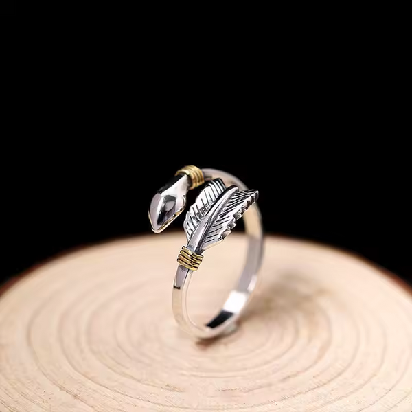 Ring mit Feder-Motiv aus 925er Sterling-Silber, geschwärzt und größenverstellbar