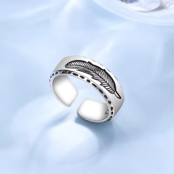 Damenring mit Feder-Motiv, Sterling-Silber 925, geschwärzt, größenverstellbar.