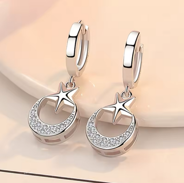 Elegante Silber 925 Creolen Halbmond- und Stern-Design, verziert mit Zirkonia