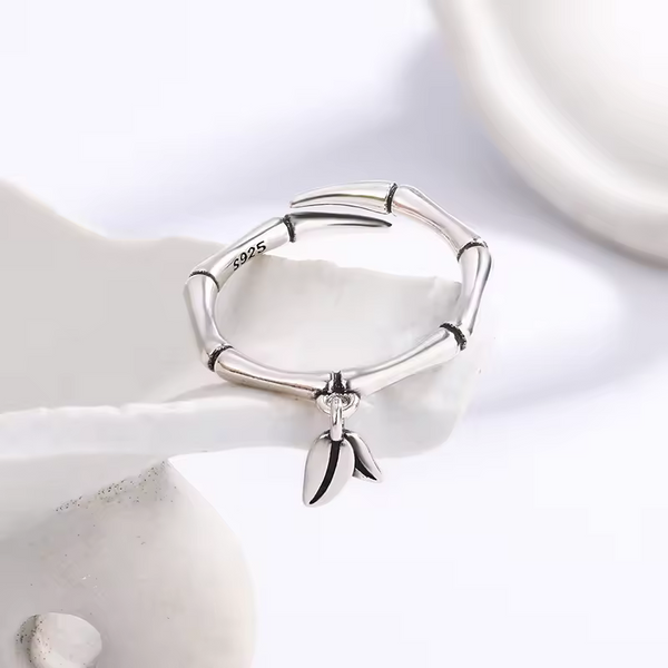 Damenring mit Bambusblatt-Motiv, Sterling-Silber 925, größenverstellbar.