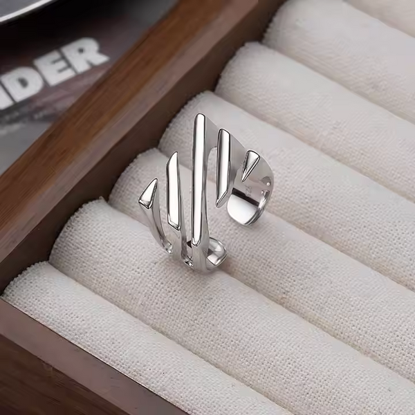 Silberring mit schrägem Linienmuster – 925 Sterling Silber