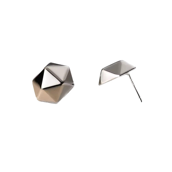 925er Silber Ohrstecker mit facettiertem, geometrischem Design – modern, stilvoll und perfekt für minimalistische Looks. Unisex tragbar.